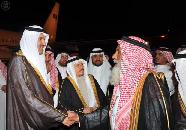 Prince Faisal bin Salman bin Abdulaziz (left) arrives in Madinah (SPA) 