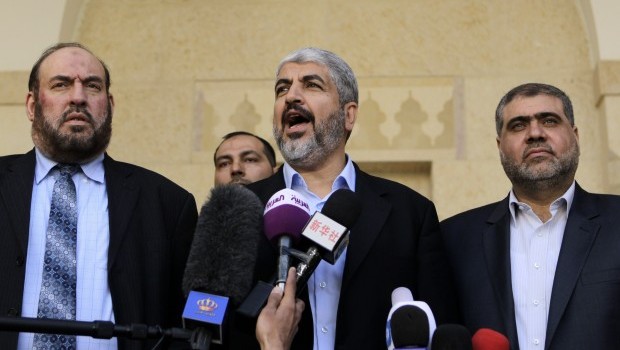 Hamas chief Khaled Meshaal (C) and members of Hamas' political bureau, Mohammed Nazzal (L) and Mohammed Nasser (R). (AFP PHOTO/KHALIL MAZRAAWI)