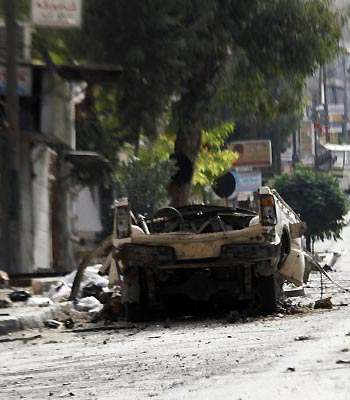Destroyed vehicle is seen in Aleppo's al-Zebdieh district, after the area was shelled. (R)