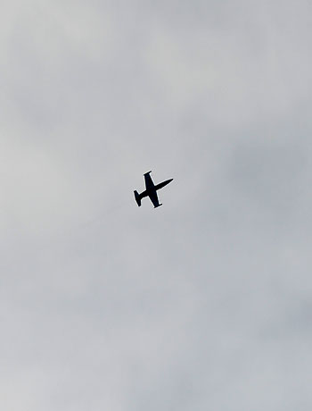 A Syrian army fighter jet flies over the northern city of Aleppo on October 8, 2012. (AFP)