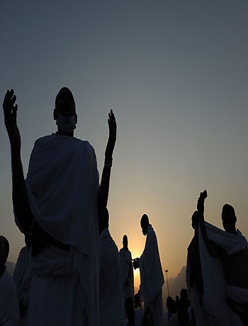Muslim pilgrims pray on Mount Arafat, near the holy city of Mecca, ahead of the hajj main ritual, on October 25, 2012. (AFP)