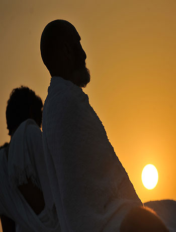 Muslim pilgrims pray on Mount Arafat, near the holy city of Mecca, ahead of the hajj main ritual, on October 25, 2012. (AFP)