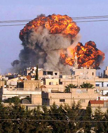 A big explosion is seen after a Syrian aircraft bombed Ras al-Ain town at the Turkish border town of Ceylanpinar, Sanliurfa, Turkey, 12 November 2012.(EPA)
