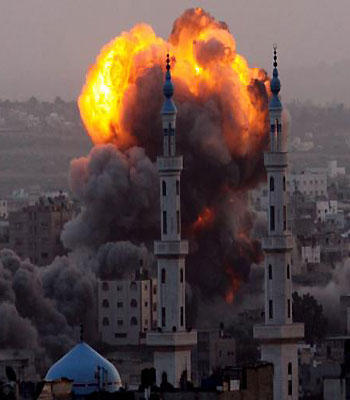 Smoke rises after an Israeli air strike on an allegerd Hamas site in the south east of Gaza City, Gaza Strip, 17 November 2012. (EPA)