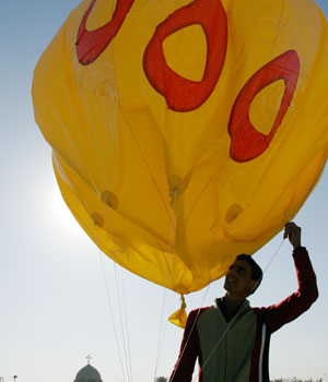 An Iraqi man flies an election campaign balloon with the numbers 555 (written in Arabic) representing the United Iraqi Alliance in Baghdad, Iraq, Dec. 11, 2005, with less than a week for the December 15 parliamentary elections (AP)
