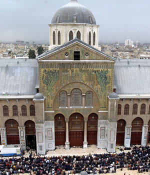 Syrians used a portion of Friday prayers to pray for rain after President Bashar Assad called for citizens to make their personal pleas, 16 December 2005 (EPA)