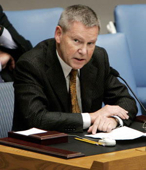 Commissioner Detlev Mehlis addresses the United Nations Security Council on the assassination of former Lebanese Prime Minister Rafik Hariri in New York City, December 13, 2005 (REUTERS)