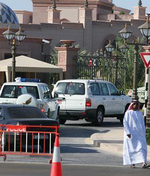 Emirati security members guard the entrance to the Emirates Palace hotel in Abu Dhabi where foreign ministers of the Gulf Cooperation Council (GCC) met to prepare for Sunday's summit of the oil-rich bloc leaders, 17 December 2005 (AFP)