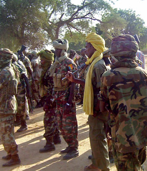 Chadian government troops gather in the town of Adre on the eastern border with Sudan, December 19, 2005 (REUTERS)