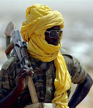 A Chadian soldier keeps watch at a Sudanese refugee camp in eastern Chad, July 2, 2004 (REUTERS)