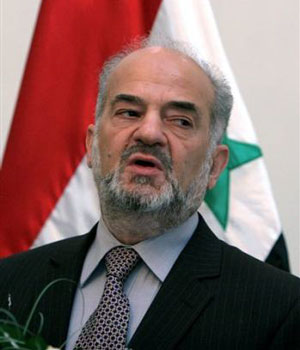 Iraqi Prime Minister Ibrahim al-Jaafari delivers a statement after meeting Ukraine's President Viktor Yuschenko in Baghdad, Iraq,  Dec. 26, 2005 (AP)