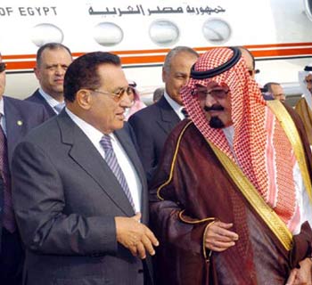Egyptian President Hosni Mubarak arrives in Jiddah, Saudi Arabia Tuesday Jan 3 2006 for a one-day visit with Saudi King Abdullah (AFP)