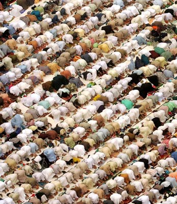 Riyadh Criticizes Iraqi PM Over Hajj Remarks