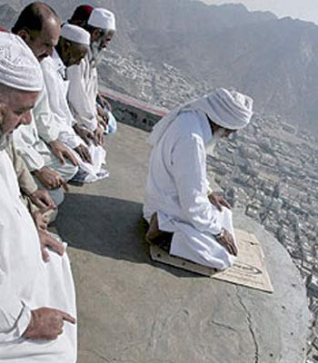 Muslim pilgrims in Mecca (AP)