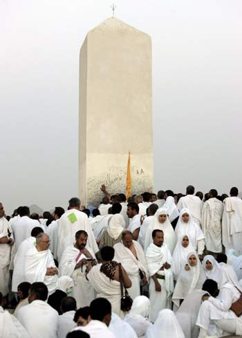 Muslim pilgrims gather around the monument at the Summit of Gabal al-Rahmah, or the Mount of Mercy (EPA)