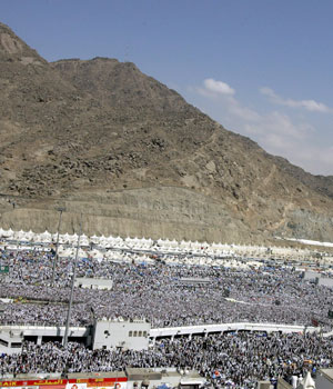 A general view of Muslim pilgrims throwing stones at a pillar representing the devil in Mena, 12 January 2006 (EPA)