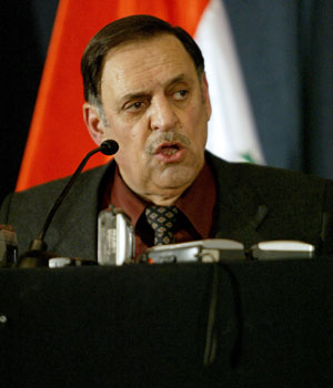 A member of Iraq's electoral commission Safwat Rashid announces the elections results in Baghdad, 20 January 2006 (AFP)