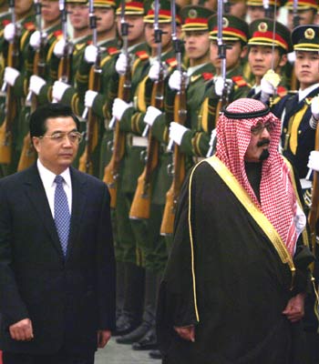 King Abdullah of Saudi Arabia and Chinese President Hu Jintao, inspect the guard of honor during the welcome ceremony at Beijing's Great Hall of the People (AP)
