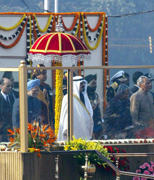 King of Saudi Arabia, Abdullah bin Abdulaziz Al-Saud, Chief Guest at India's Republic Day celebration stands on a podium during India's  57th Republic Day Parade, in New Delhi, 26 January 2006 (AFP)
