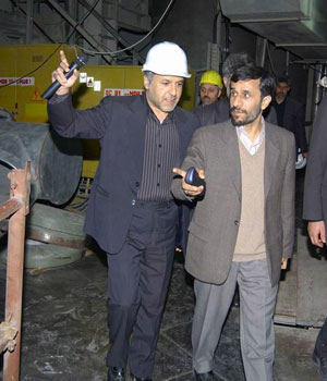 Iranian President Mahmoud Ahmadinejad visits the Bushehr nuclear power plant, 01 February 2006 (AFP)