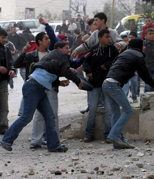 Several hundred Palestinians attack the TIPH (Temporary International Presence in Hebron) headquarters in the West Bank city of Hebron, 08 February 2006 (EPA)