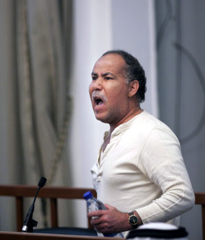 Barzan Ibrahim al-Tikriti screams at the judges during proceedings in Baghdad, February 14, 2006 (REUTERS)
