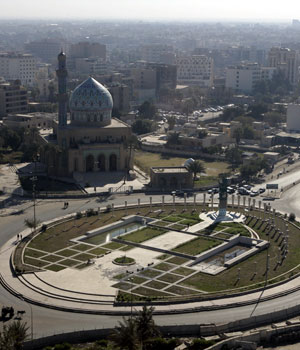 Baghdad's Firdaws (Paradise) square is deserted after Iraqi state television announced daytime curfew, ordering people off the streets in Baghdad and three provinces, 24 Feb 2006 (AP)