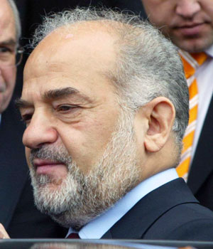 Iraqi Prime Minister Ibrahim al-Jaafari  gets out of the car as he arrives for a meeting in Ankara, 28 February 2006 (AFP)