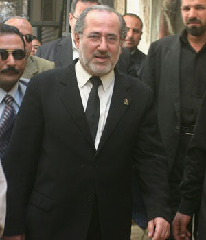 Iraq's National Security Adviser Muwafak al Rubaie is surrounded by his security after meeting Grand Ayatollah al-Sistani in the holy city of Najaf, February 28, 2006 (REUTERS)