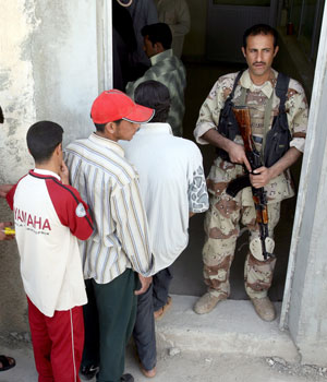 A picture released by the US Army 24 March 2006 shows Iraqi youth standing in line at a recruiting center in the restive city of Ramadi, west of Baghdad (AFP)