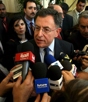 Lebanese Prime Minister Fouad Seniora talks to reporters after the closing session of the Arab summit in Sudanese capital Khartoum, 29 March 2006 (EPA)