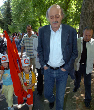 Lebanese opposition Druze leader Walid Jumblatt walks out of a polling station (R)