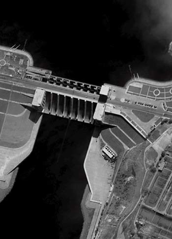 This image dated Friday April 28, 2006 and provided by the Eros B Israeli spy satellite shows a high-quality image showing the Tabaqah Dam in Syria. (EPA)