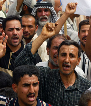 Several hundred protesters gathered in the Iraqi capital for a demonstration against the deteriorating security situation, 01 May 2006 (AFP)