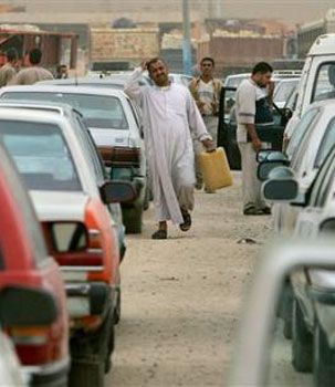 Iraqis wait for up to four hours in line for gasoline at a filling station in Fallujah, 65 kilometers (40 miles) west of Baghdad, Iraq, May 2, 2006 (AP)