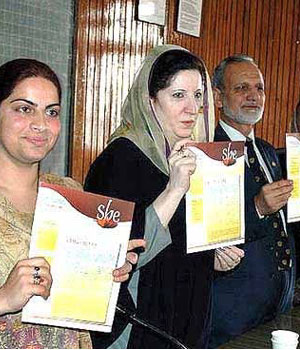 Vice-Chancellor of Kashmir University Abdul Wahid Qureishi (far right) and Editor-In-Chief of 'She' Magazine Saima Farhad (far left) at the launch of the magazine