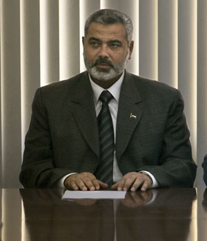 Palestinian Prime Minister Ismail Haniya, from Hamas, chairs a meeting with leaders of different Palestinian factions in Gaza City, May 23, 2006 (AP)