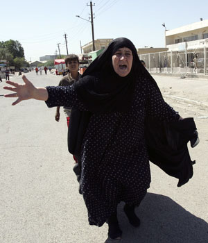 An Iraqi woman screams as she rushes to a hospital after her two sons were killed in a car bomb attack near a bridge in central Baghdad May 26, 2006 (REUTERS)