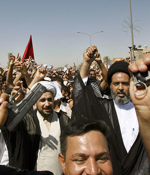 Iraqis loyal to firebrand cleric Moqtada Sadr demonstrate in Baghdad, 05 June 2006 to protest against what they said were raids carried out by US forces in Shiite areas in the war-torn Iraqi capital (AFP)