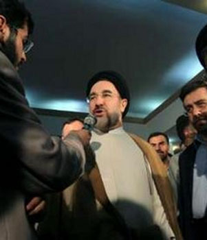 Iranian President Mohammad Khatami answers a question by a reporter during a visit to the Interior Ministry's election headquarters in Tehran June 18, 2005, (REUTERS)