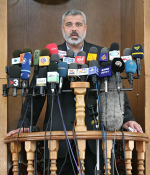 Palestinian Prime Minister and Hamas leader Ismail Haniyeh speaks during Friday prayers at a mosque in Gaza city, Gaza Strip, June 30, 2006 (REUTERS)