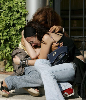 A Brazilian mother embraces her daughter (R) before the daughter's evacuation in front of Brazil's embassy in Beirut, Lebanon, 22 July 2006 (EPA)