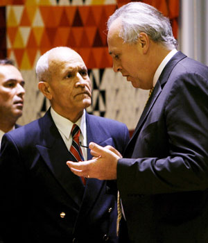 Randhir Kumar Mehta (L), the Secretary-General's Military Advisor, and United Nations Deputy Secretary-General Mark Malloch Brown (R) talk before a meeting on countries contributing peacekeeping troops to southern Lebanon, 17 August 2006 (EPA)