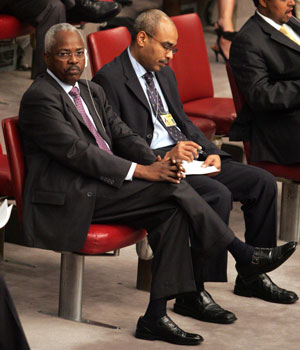 Omar Bashir Mohamed Manis, left, listens during  a Security Council meeting on the situation in Sudan, Aug. 31, 2006 at the U.N. headquarters (AP)