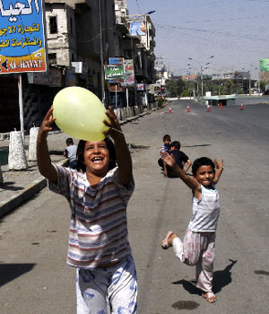 Iraqi children play on a deserted street, during the prayer day vehicle ban, in Baghdad, Iraq, Sept. 8, 2006 (AP)