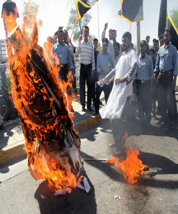 Iraqis set on fire an effigy of the Pope Benedict XVI during a protest in Basra (AFP)