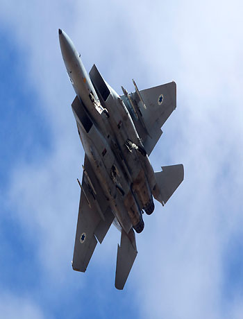 An Israeli F-15 jet fighter as it lowers its landing gear to come in for a landing at an air force base in southern Israel, 04 November 2012 during a routine flight. (EPA)