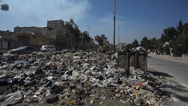 Piles of garbage lie uncollected on the streets of Aleppo. (Asharq Al-Awsat photo)