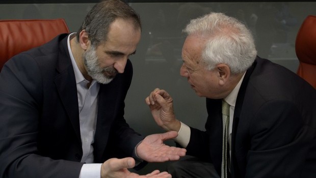 Syrian opposition leader Ahmed Moaz Al-Khatib (L) meets with Spanish Foreign Affairs Minister Manuel García-Margallo in Madrid on May 21, 2013. (AFP PHOTO/ DANI POZO)