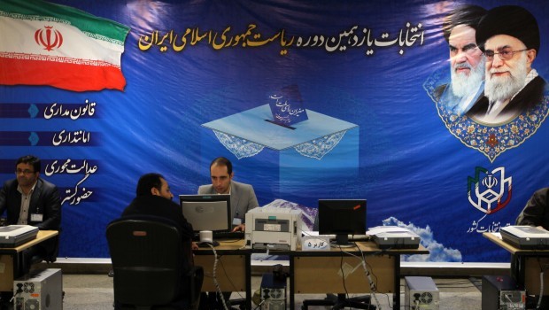 Iranian men register their candidacy for the upcoming presidential election at the interior ministry in Tehran on May 9, 2013. Iran began a five-day registration period for candidates in Iran's June 14 presidential election, with a string of conservative hopefuls in the running but with key reformists yet to come forward, media reports said. (AFP PHOTO/ATTA KENARE)